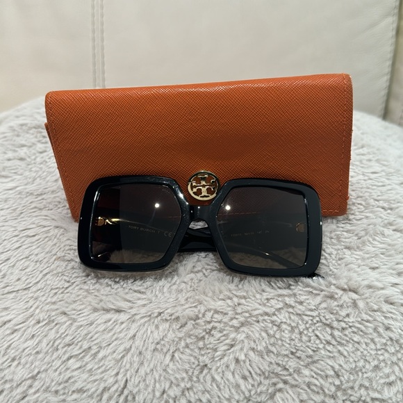 Tory Burch sunglasses - Picture 2 of 3